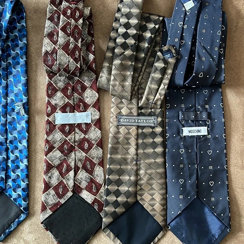 Mens ties. Halston, David Taylor, MOSCHINO. Lot of 4